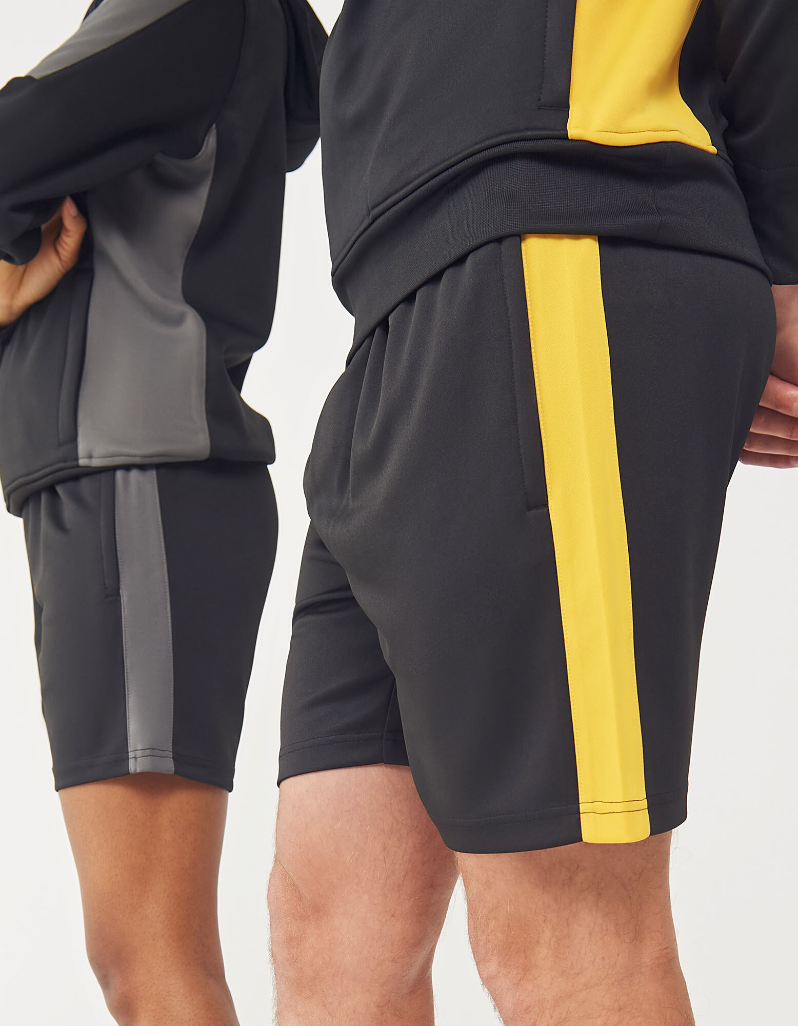 Adults Knitted Shorts With Zip Pockets