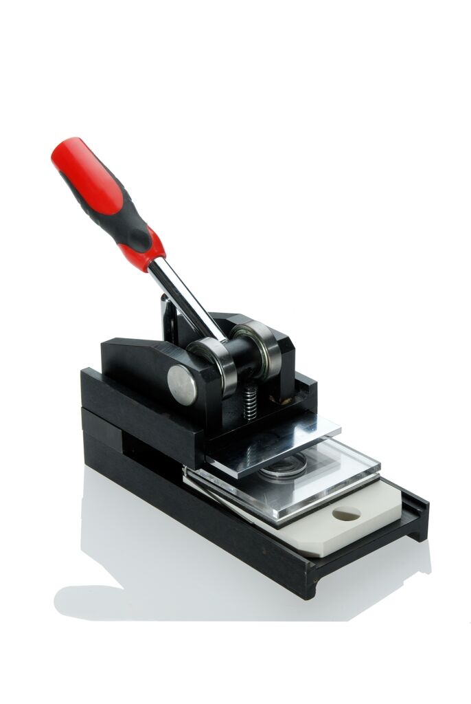 Multifunctional punching press for buttons