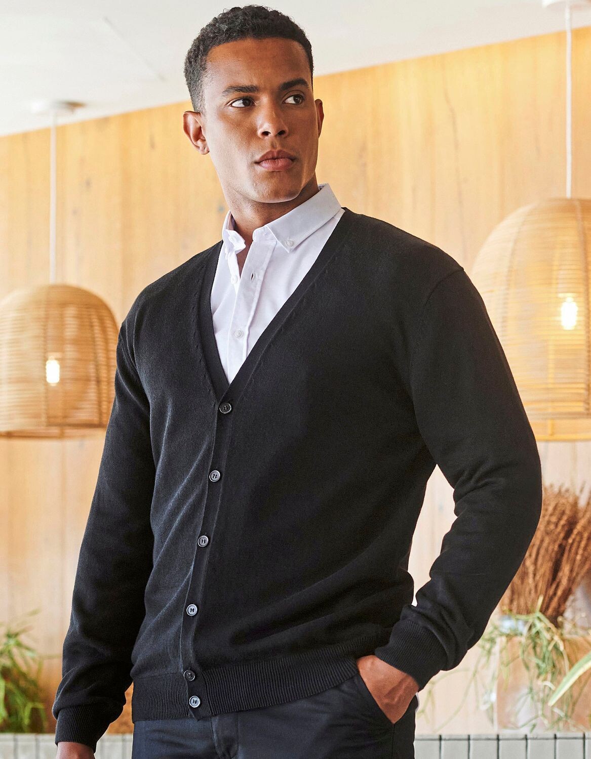 Cardigan leggero da uomo con scollo a V