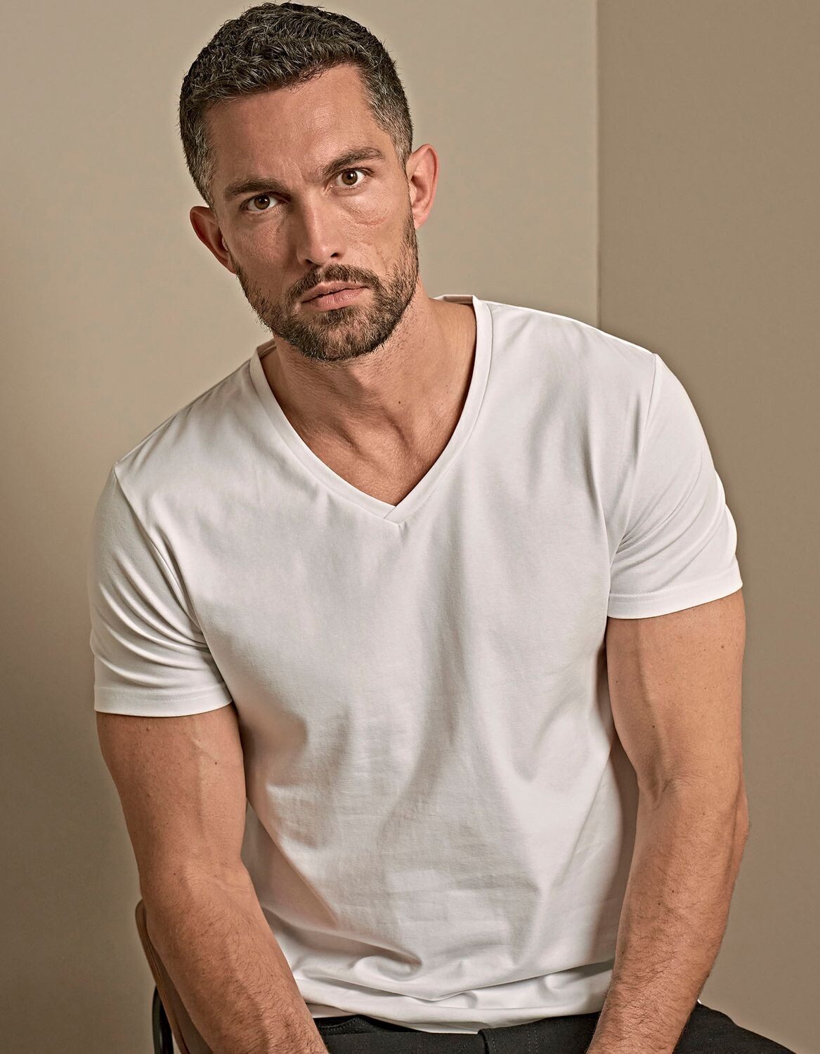 Maglietta stretch con scollo a V