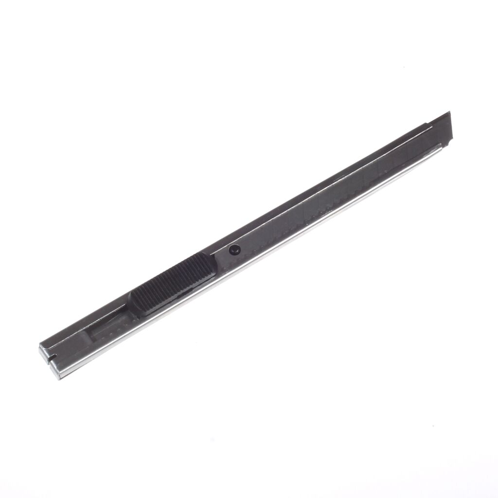 Stainless steel cutter with snap-off blade