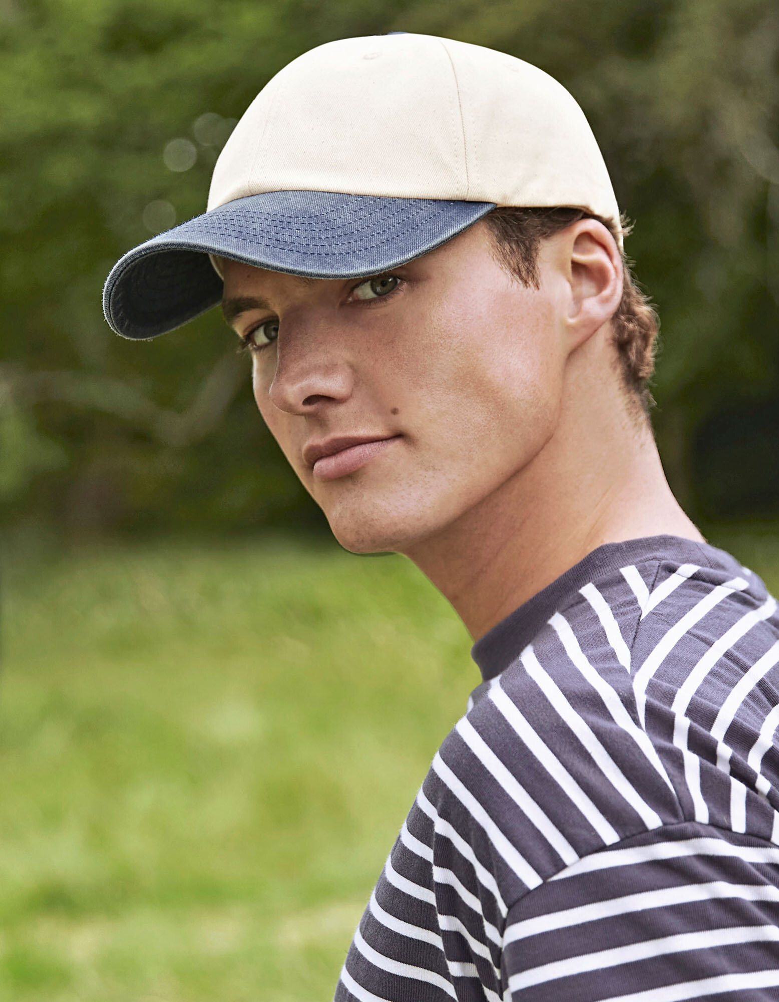 Cappello vintage a profilo basso con visiera a contrasto