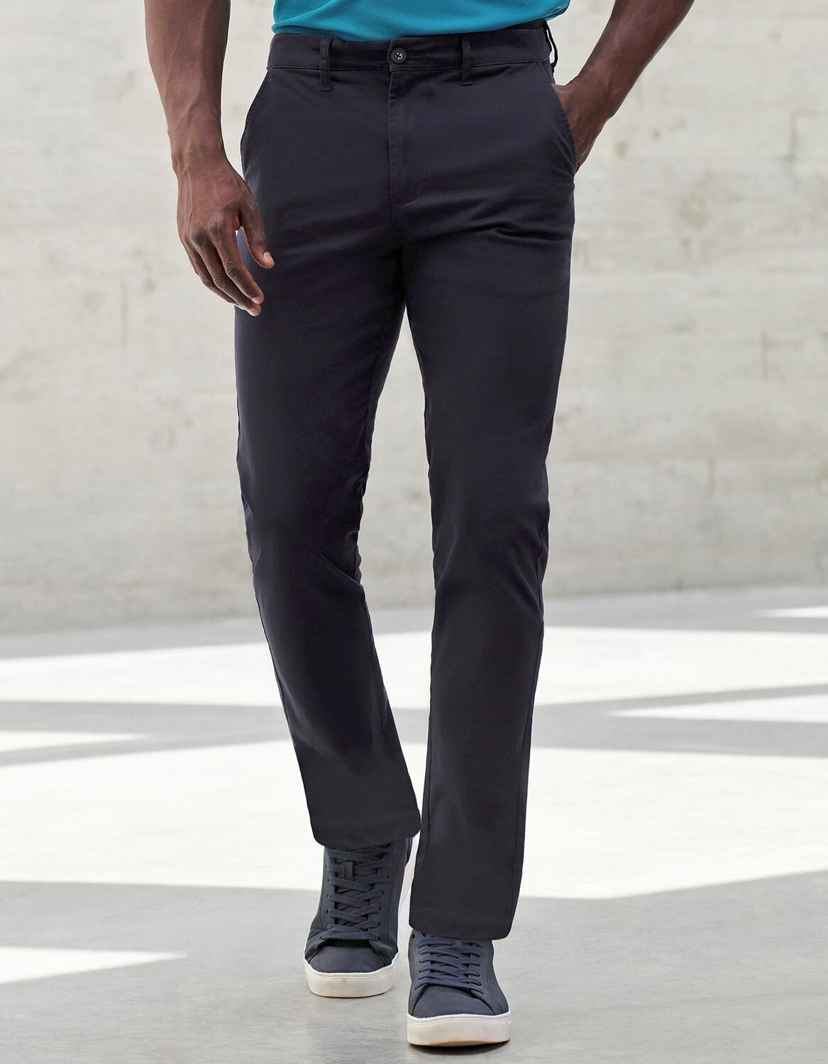 Chino elasticizzato da uomo con fascia elastica in vita