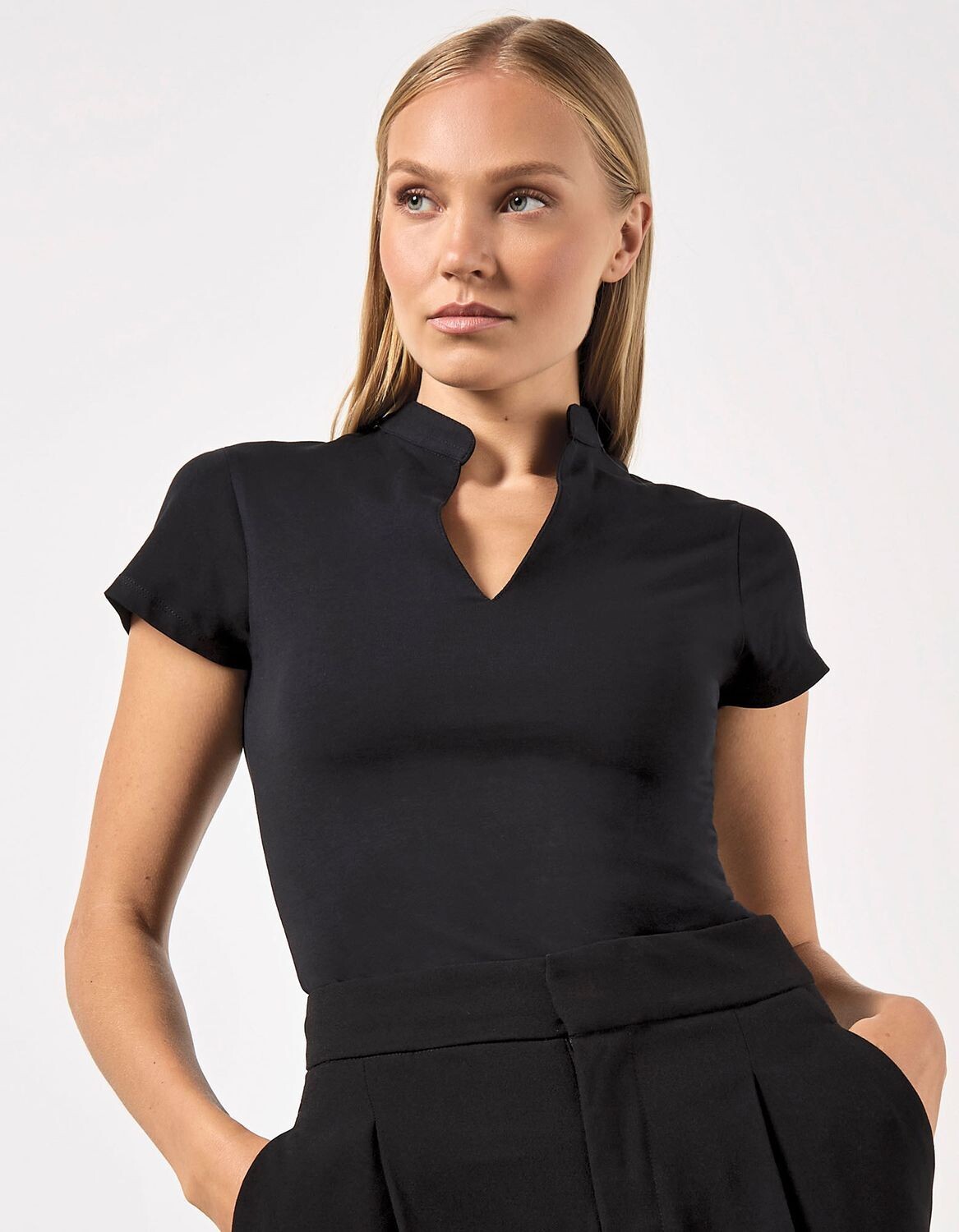 Camiseta de mujer de corte regular con cuello mao