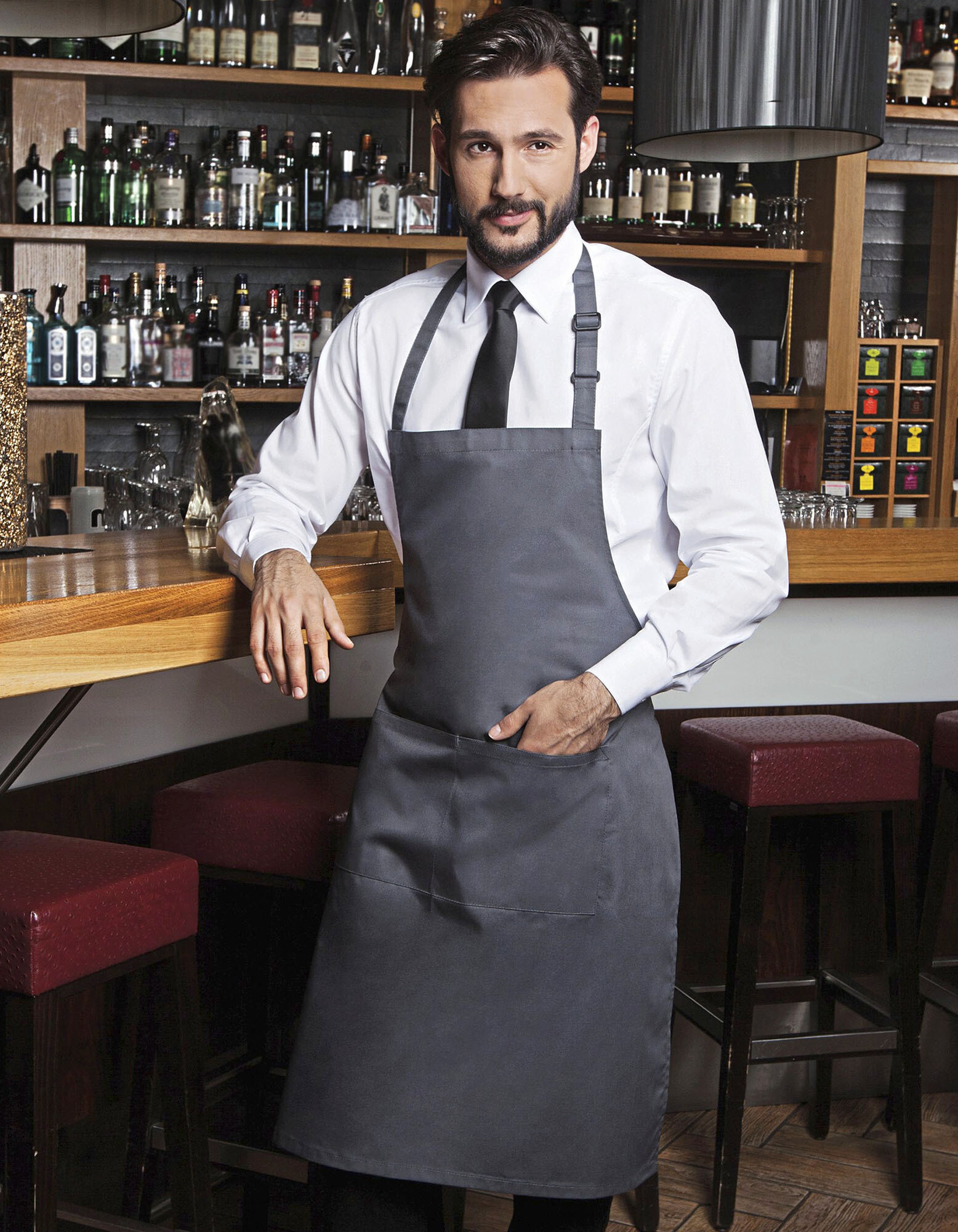 Basic bib apron with pocket and buckle