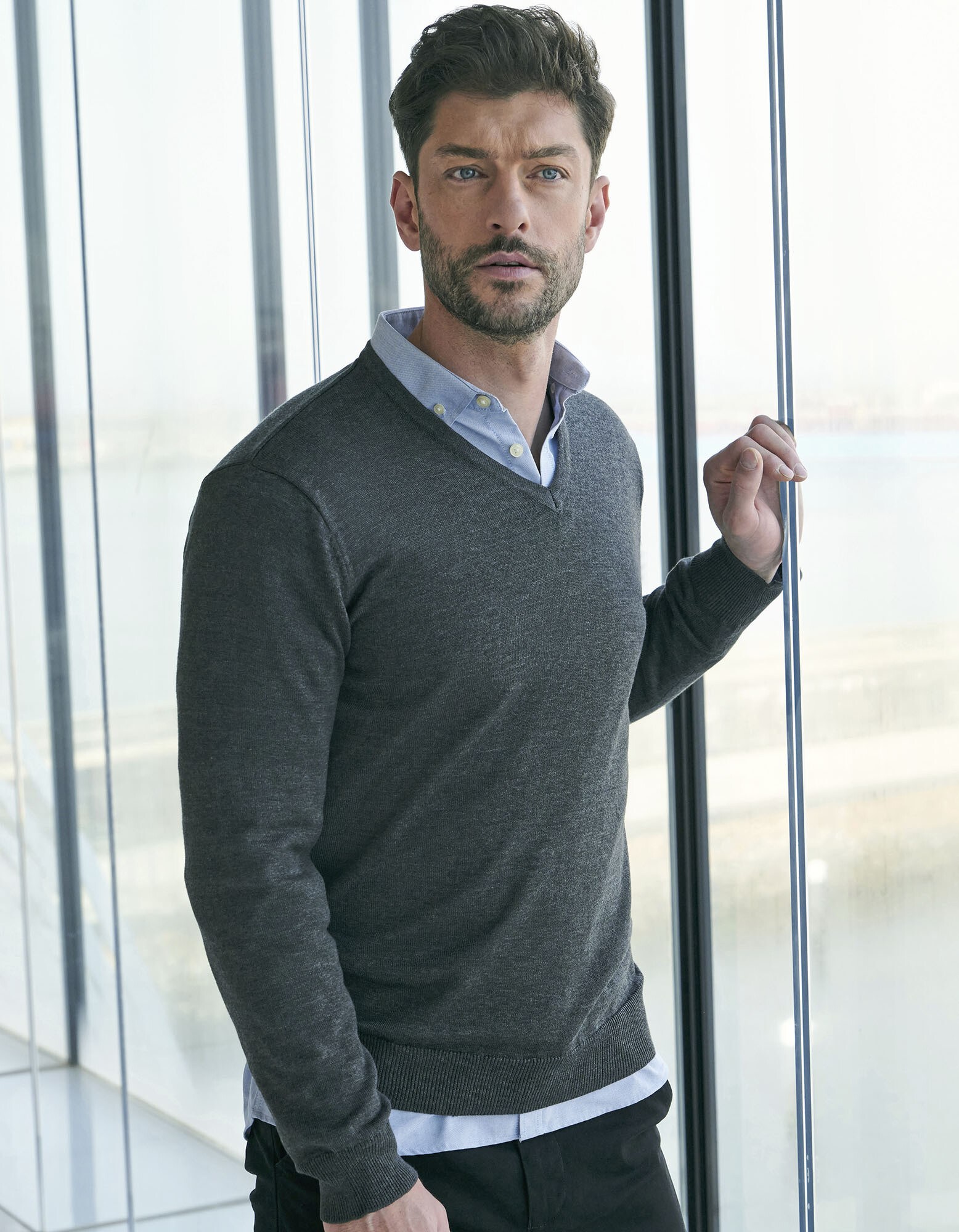 Men's Lightweight V-Neck Jumper