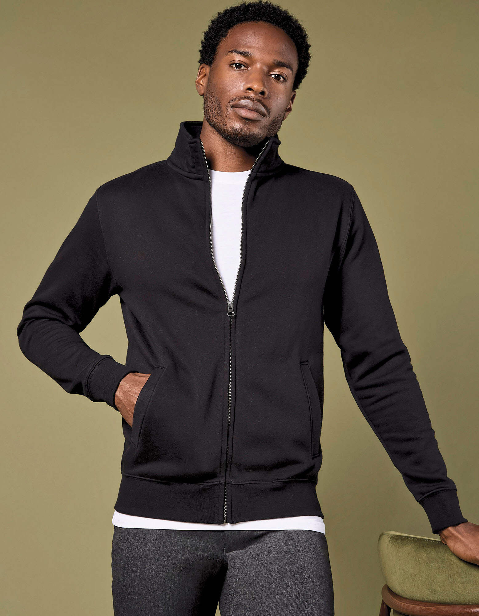 Regular fit zipped sweatshirt