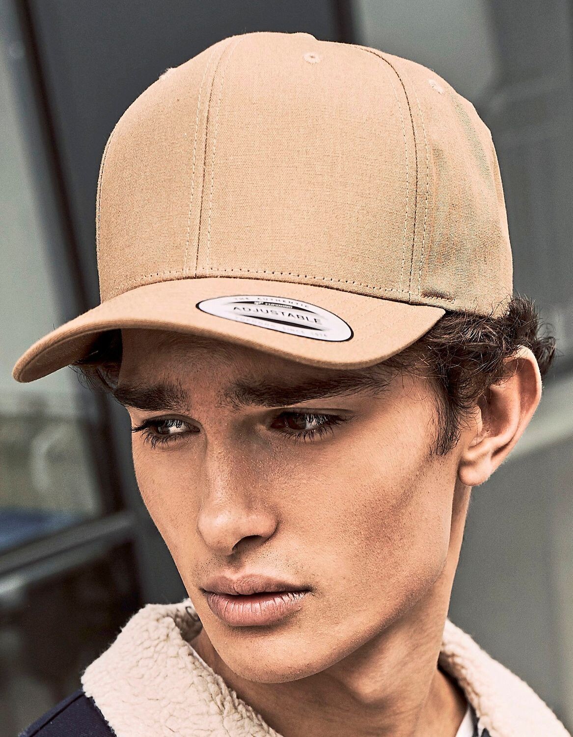 Cappello a scatto in metallo curvo a 6 pannelli