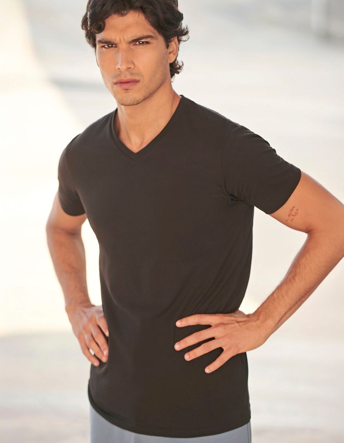 T-shirt Feel Good Stretch da uomo con scollo a V
